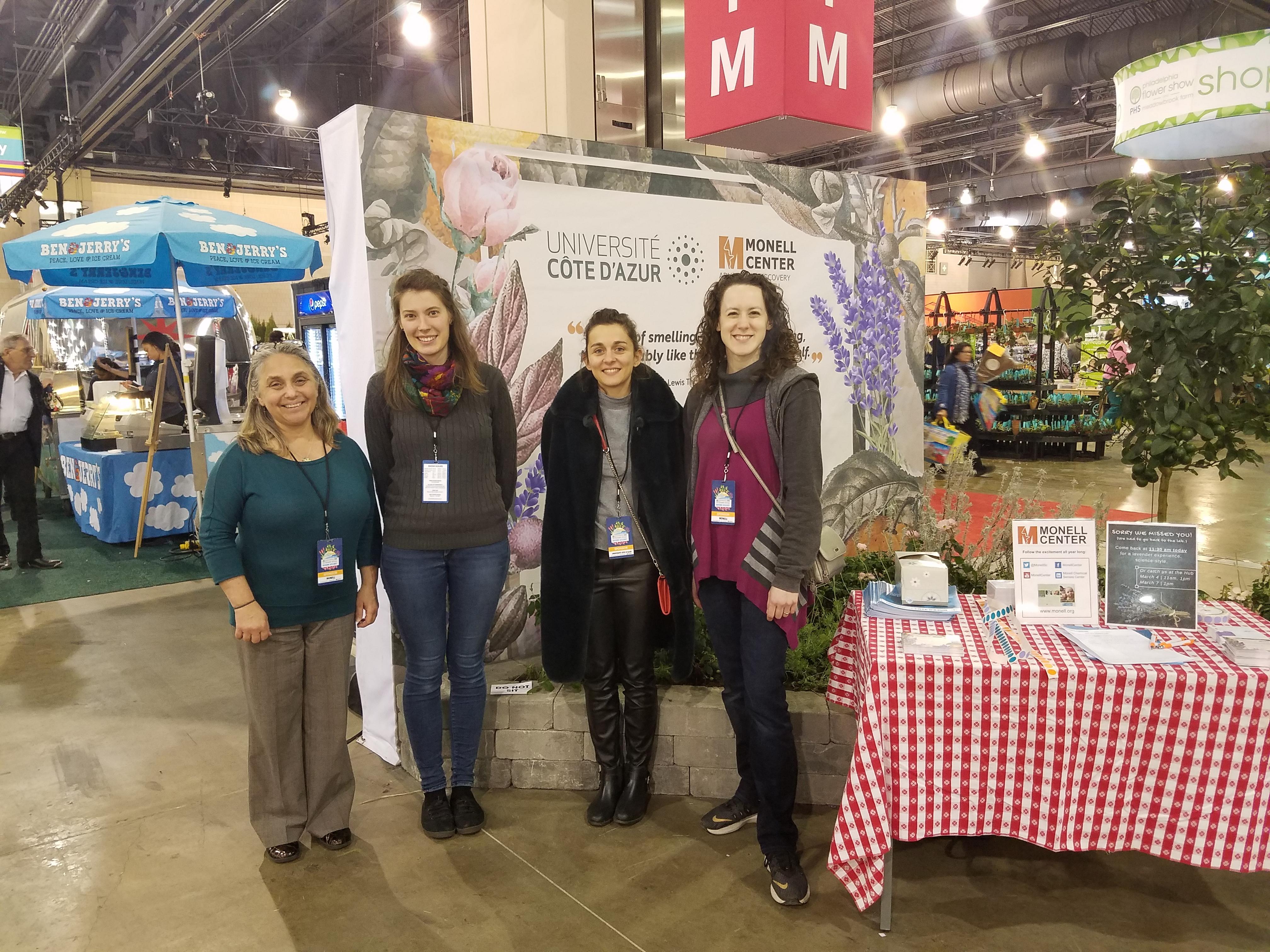 Equipe Monell et UCA devant le stand Flower Show 2020